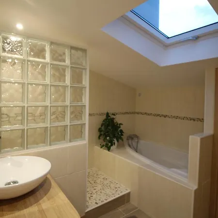 Duplex De Charme Proche De Versailles Et Paris Le Mesnil-Saint-Denis